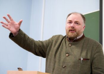 В ПОМОЩЬ «ТОВАРИЩУ» ХОЛМОГОРОВУ